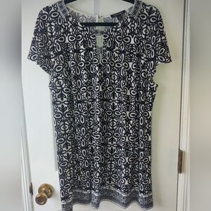 Roz & Ali Black and White Patterned Blouse